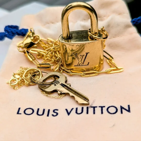 🌟Authentic Louis Vuitton Padlock and Key Necklace Set + Real Gold Chains 🔐🌟 - Picture 2 of 11